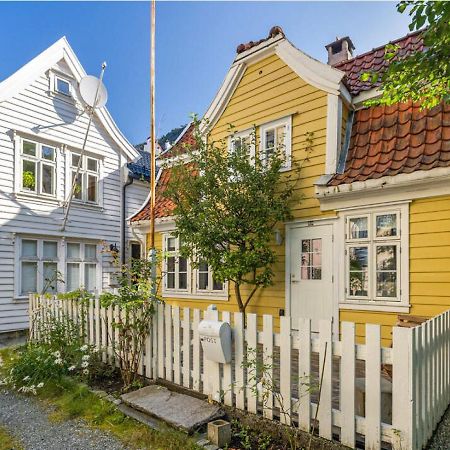 Апартаменты Charming Bergen House, Rare Historic House From 1779, Whole House Экстерьер фото